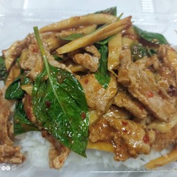 ผัดพริกแกง