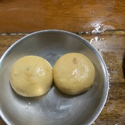 ซาลาเปาปลาไส้ปลาหมึก