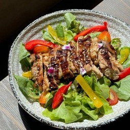 สลัดไก่ย่าง Grilled Chicken Salad
