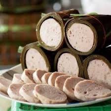 หมูยออุบล ดาวทอง(กลาง)