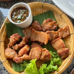 หมูสามชั้นทอดน้ำปลา