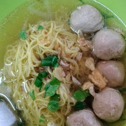 ก๋วยเตี๋ยวลูกชิ้นเนื้อน้ำใส