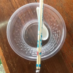 ถ้วยพลาสติก ช้อน ตะเกียบ 1ชุด