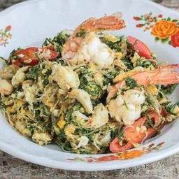 ชะอมผัดวุ้นเส้นกุ้ง