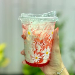 สตอเบอรี่นมสด