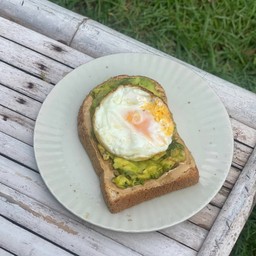 Toast อโค+ไข่ดาว+เนยถั่ว