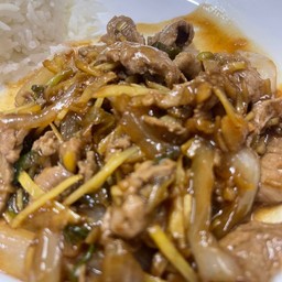 ข้าวราดผัดขิง