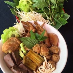 เตี๋ยวไก่มะระพุงแตก&กะเพราถาด ดอนเมือง