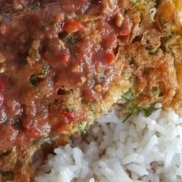 ข้าวกล่องไข่เจียว1ฟองน้ำพริกกะปิ