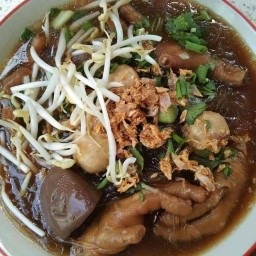 ครัวคนขอน  ต้มเส้น น้ำอ้อยสด