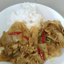 สามชั้นผัดพริกแกงใต้หน่อไม้ดอง(เผ็ด)