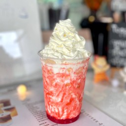 นมสดสตอเบอรี่ วิปครีม