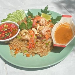 ข้าวผัดมันกุ้งเสวยพร้อมซอสมันกุ่ง