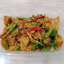สามชั้นผัดพริกแกงถั่วฝักยาว