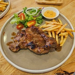 สเต็กหมูหมักพริกไทยดำ