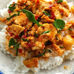 ผัดหมู..ใบมะกรูดใส่ใบโหราพา