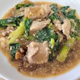 กะเพราเที่ยงคืน อาหารตามสั่ง ของกินและเครื่องดื่ม