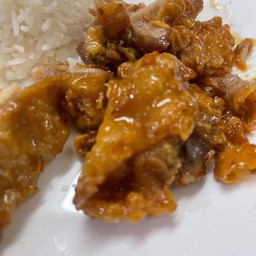 ข้าวราดไก่กรอบน้ำปลา