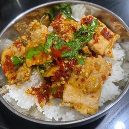 ข้าว กะเพราหมูชิ้น