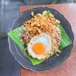 ข้าวคั่วเนื้อแห้งไข่ดาว