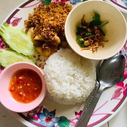ข้าวทอดกระเทียมไก่