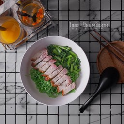 บะหมี่หมูกรอบแห้ง