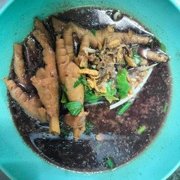 ก๋วยเตี๋ยวตีนไก่น้ำตก