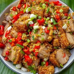 ลาบหมูกรอบ