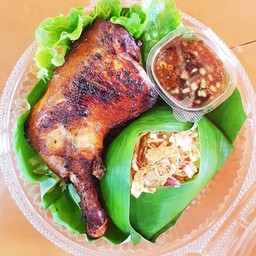ข้าวไก่ย่างน้ำจิ้มแจ่ว