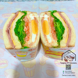 แซนด์วิชแฮมหมู + เช้ดด้าชีส + ไข่ดาว