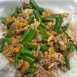 ผัดถั่วฝักยาวใส่ไข่หมูสับ