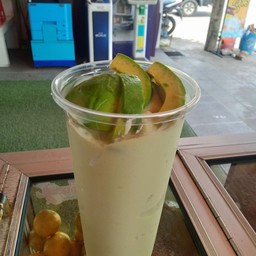 อะโวคาโดนมสดน้ำผึ้งปั่น