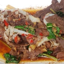กะเพราเครื่องในรวมเป็นกับ