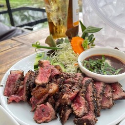เนื้อโคขุนย่างพริกไทยดำ