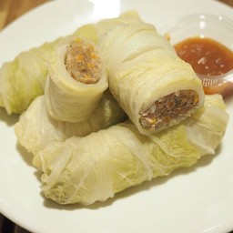 สุกี้โรลหมู  ( น้ำซุปชาบูน้ำดำ )