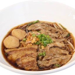 ก๋วยเตี๋ยวหมูเบคอนสไลด์