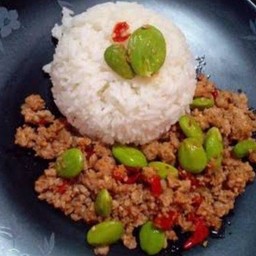 หมูสับผัดกะปิสะตอ