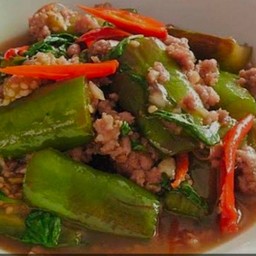 มะเขือยาวผัดเต้าเจี้ยวหมูสับ