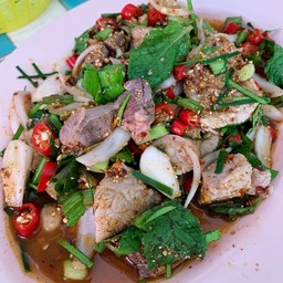 ก้อยหมูใบมะกูด