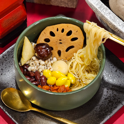 จอมทัพ 9 ขุนพล (หมี่หวานทรงเครื่องน้ำลำไย)