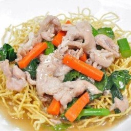 ราดหน้าหมี่กรอบหมู