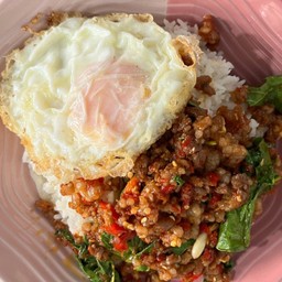 กะเพราเนื้อติดมัน+ไข่ดาวราดข้าว