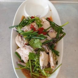 ยำเนื้อปลากระพง