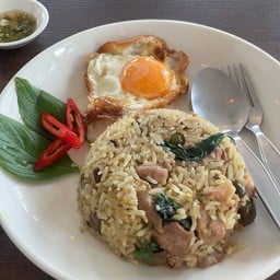 ข้าวผัดแกงเขียวหวาน