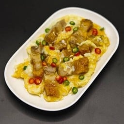 ไข่ขยี้หมูกรอบ(กับข้าว).