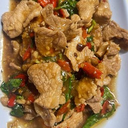 กระเพราหมูชิ้น