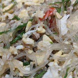 ผัดวุ้นเส้นชะอมหมูสับ