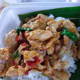 ข้าวราดกระเพราหมูชิ้น