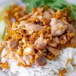 ข้าวหมูกระเทียม