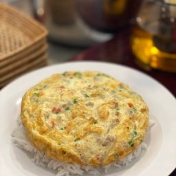 ข้าวไข่เจียวทรงเครื่อง